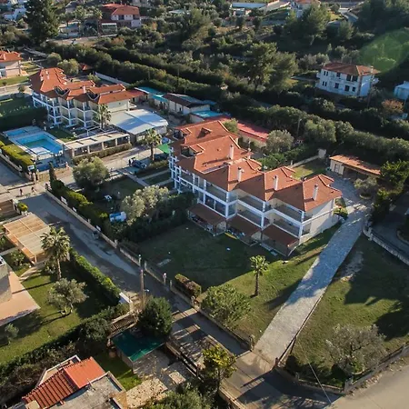 Golden Family Apartment
